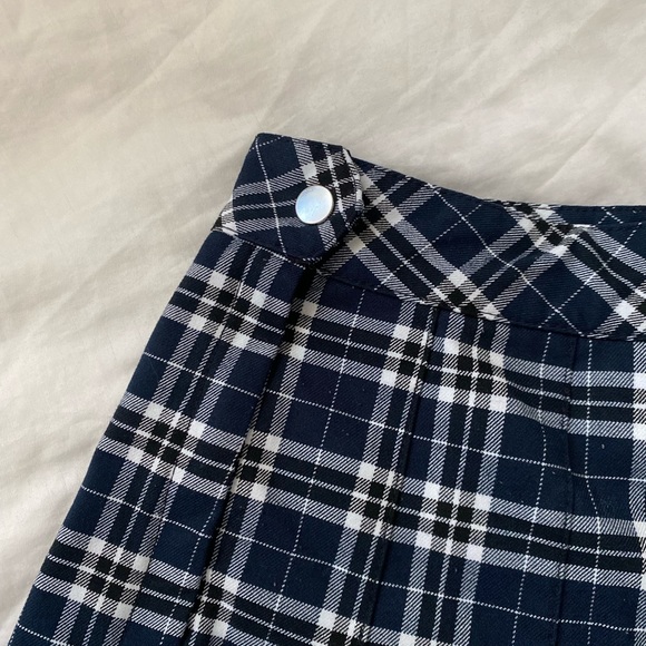 H&M DIVIDED Plaid Pleated Skirt - Picture 2 of 4